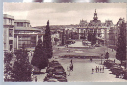 03 - VICHY - PLACE De L'HÔTEL De VILLE - ANIMÉE - AUTOMOBILE  - - Vichy