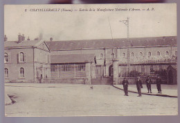 86 - CHATELLERAULT - MANUFACTURE NATIONALE D'ARMES - L'ENTRÉE - ANIMÉE - - Chatellerault