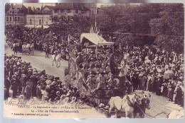 10 - TROYES - 12 SEPTEMBRE 1909 - 1ére FÊTE DE LA BONNETERIE - CHAR DE L'HARMONIE INDUSTRIELLE - ANIMÉE - - Troyes