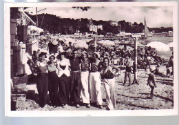 06 - JUANS-les-PINS - LA PLAGE, SES PYJAMAS - ANIMÉE - - Juan-les-Pins