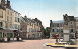 D8799 Pithiviers La Place Du Martroi - Pithiviers