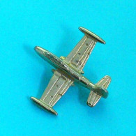 1 PIN'S //  ** AVION D'ATTAQUE LÉGER / AÉRO L-39 ALBATROS / 3'D ** - Aviones