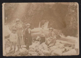 Jolie Photographie De Groupe Petit Format 4,5x6,4cm Cascade De Gèdre / Palasset, Route De Gavarnie, Pyrénées Années10/20 - Orte