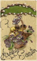 Carte Gaufrée Happy Easter Petits Poussins  Et Violettes Dans Un Panier  Pailletée  RV - Ostern