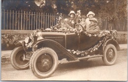 THEMES - AUTOMOBILES - CARTE PHOTO - Automobile Fleurie  - Sonstige & Ohne Zuordnung