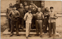 MILITARIA - CARTE PHOTO - Groupe De Soldats 12eme Sur Kepi  - Andere & Zonder Classificatie