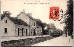 18 NERONDES - Un Train A L'interieur De La Gare. - Nérondes