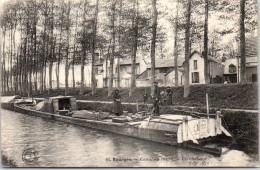 18 BOURGES - Canal Du Berry - Un Chaland  - Bourges