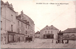 21 IS SUR TILLE - La Place De La Republique  - Is Sur Tille
