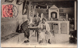 ALGERIE - Trois Homme Dans Un Cafe Maure. - Scenes