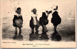 29 BEG MEIL - Un Groupe De Baigneuses. - Beg Meil