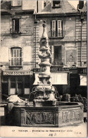 37 TOURS - Vue D'ensemble De La Fontaine De Beaume. - Tours