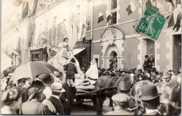 37 TOURS - CARTE PHOTO - Un Char A La Cavalcade De 1911 - Tours