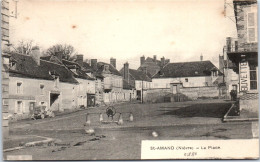 58 SAINT AMAND EN PUISAYE - La Place. - Saint-Amand-en-Puisaye