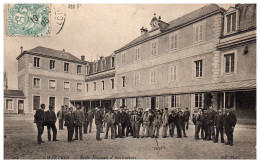 28 CHARTRES - Eleves Dans La Cour De L'ecole D'instituteurs. - Chartres