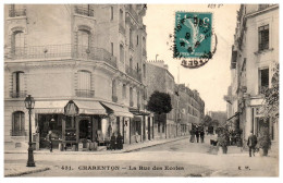 94 CHARENTON - La Rue Des Ecoles. - Charenton Le Pont