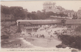 PYRENEES ATLANTIQUES - 14 - BIARRITZ - ( Côte Basque )  La Plage Et L'Etablissement Du Port Vieux - BR - 118 - Biarritz