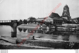 17.  SAINTES .  Le Pont Sur La Charente Et La Cathédrale . - Saintes
