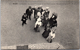 41 BLOIS - Groupe De Touristes A La Visite Du CHATEAU  - Blois