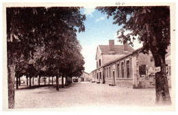 24 SAINT ASTIER - Ecole De Garcons & Place Des Marronniers - Autres & Non Classés