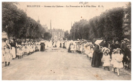 92 BELLEVUE - Avenue Du Chateau, La Procession De La Fete Dieu. - Autres & Non Classés