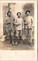 CHASSEURS ALPINS - CARTE PHOTO - 3 Militaires (mars 1917) - Regimientos
