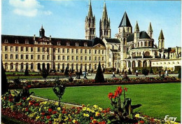 Caen L'abbaye Aux Homme Fondée Par Guillaume... Abrite L'hôtel De Ville Vue Prise Des Jardins De La Place Guillouard - Caen