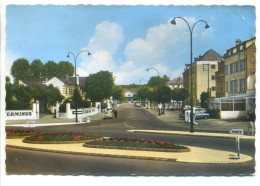 CPSM 45 Loiret - MONTARGIS - Avenue De La Gare - Voitures Années 60 Panhard - Hôtel Terminus - Montargis