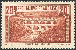 * Pont Du Gard. Papier Blanc. No 262Aa, Paille Dans Le Papier Mais Très Frais Et TB - Otros & Sin Clasificación