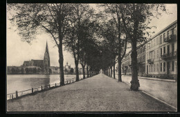 AK Schwerin I. M., Pfaffenteich Mit Panorama Und Alexandrinenstrasse  - Schwerin