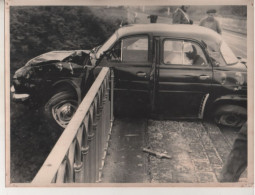 REF ENV15 Photo Originale Accident De Voiture Renault Dauphine - Automobile