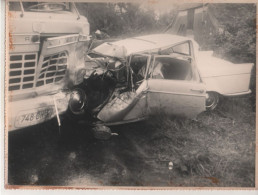 REF ENV15 Photo Originale Accident De Camion Berliet Contre Peugeot 404 - Automobile