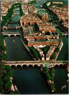 L'ILE De La CITÉ , PONT NEUF, PALAIS DE JUSTICE, SAINTE CHAPELLE ET NOTRE DAME.     Non Circulée - De Seine En Haar Oevers