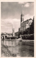 FRANCE - Lourdes - La Basilique Et Le Gave P.D - Carte Postale Ancienne - Lourdes
