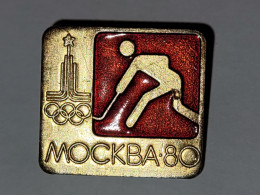 Pin's Jeux Olympiques De Moscou 1980  ** Hockey Sur Glace  ** - Sonstige & Ohne Zuordnung