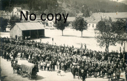 CARTE PHOTO FRANCAISE - PRISONNIERS DANS LA CASERNE DU 152e RI A GERARDMER PRES DE LA BRESSE VOSGES GUERRE 1914 1918 - War 1914-18