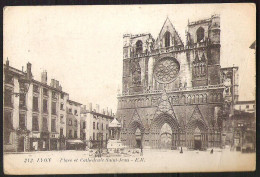 LYON Place Et Cathedrale Saint-Jean En Franchise Militaire Envoyée 1918 - Guerre 1914-18