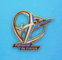 1 PIN'S //   ** ARMÉE DE L'AIR / ALPHAJET VOLTIGE AÉRIENNE / PATROUILLE DE FRANCE ** . (© LMI-PARIS) - Airplanes