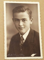 A Boy In A Suit And Tie - Photo By Max Rogalskis - Personnes Anonymes