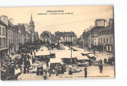 LAMBALLE - La Place Un Jour De Marché - Très Bon état - Lamballe