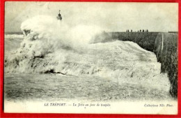 76 - SEINE MARITIME - LE TREPORT  - LA JETÉE UN JOUR DE TEMPÊTE [PHARE] - CPA ANIMÉE (443)_CP190 - Le Treport