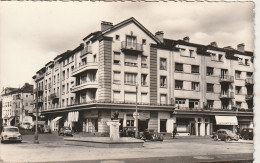 **** 88  *** EPINAL  La Place Pinau Et Vieilles Voitures Renault Juva 4ch ... Bout De Papier Collé Dos Sinon TTB  - Epinal