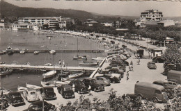 **** 83  ***   SAINTE MAXIME SUR MER  Le Port Et La Plage  Vieilles Voitures  Timbrée TTB  - Saint-Maximin-la-Sainte-Baume