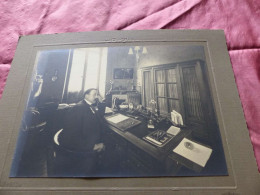 P-4 , Bourges, Ecole Normale , Interieur D'un Bureau , Professeur Ou Proviseur  Pensif 1922-1923 - Places