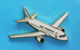 1 PIN'S //   ** AVION / AIRBUS A320-200 / AIR FRANCE ** . (©Tablo Paris) - Airplanes