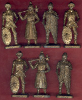 ** LOT  7  FIGURINES ** - Militaires