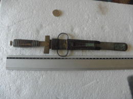 Antique Poignard Couteau Arabe Laiton Bois Et Acier Damas Lame 23 Cm - Armas De Colección