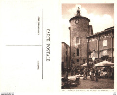 83 - Var - Hyères - L'hôtel De Ville Et Le Marché - Hyeres