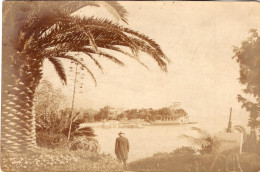 Carte Photo D'un Homme ( Un Peintre ) Admirant Le Paysage Avant De Le Peindre Sur Sont Tableau A Droite En 1924 - Anonieme Personen