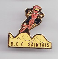 Pin's BCC Saintais En Charente Maritime Dpt 17 Cyclisme VTT Réf 2149 - Città